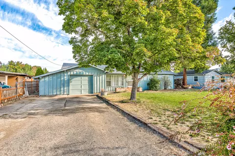 2355 Roberts Rd, Medford, OR 97504