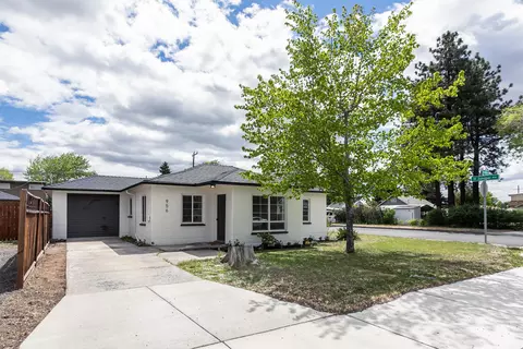 956 SW 15th St, Redmond, OR 97756