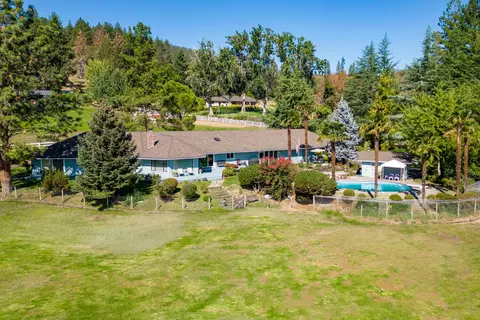 3340 Winterbrook Ln, Central Point, OR 97502