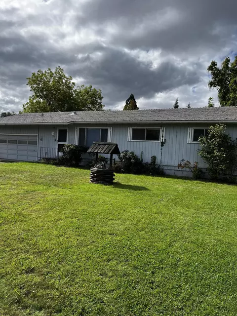 1197 Fruitdale Dr, Grants Pass, OR 97527