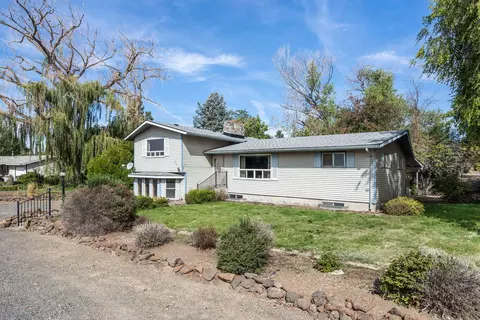 591 8th St, Metolius, OR 97741