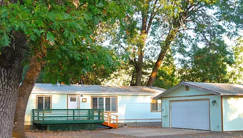 360 Flower St, Shady Cove, OR 97539