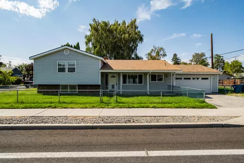 1012 SW Black Butte Blvd, Redmond, OR 97756