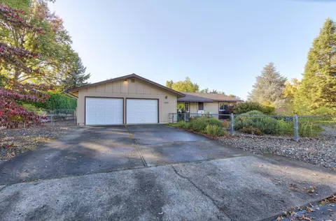 2820 Florer Dr, Grants Pass, OR 97527