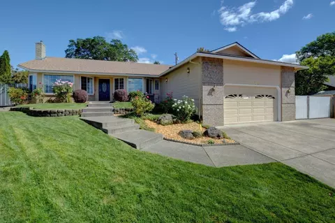 1780 Evans Cir, Medford, OR 97504
