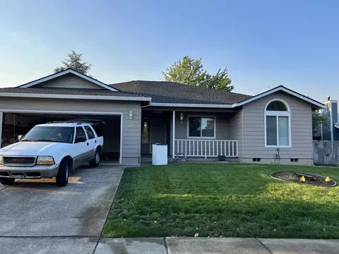 62 Osprey Dr, Eagle Point, OR 97524