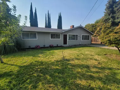 853 Ellen Ave, Medford, OR 97501
