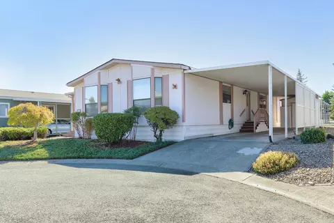 145 Red Oak Ln, Grants Pass, OR 97527
