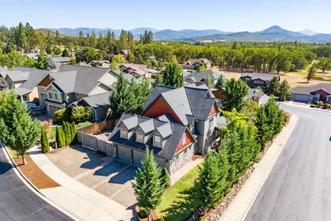 145 Ponderosa Way, Eagle Point, OR 97524