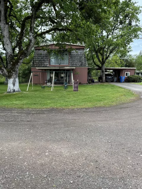 470 Trails End Ln, Eagle Point, OR 97524