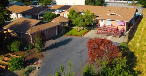 208 Berglund Ave, Rogue River, OR 97537