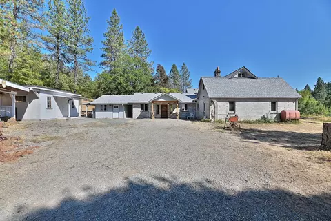 1040 Garner Rd, Cave Junction, OR 97523 photo 4