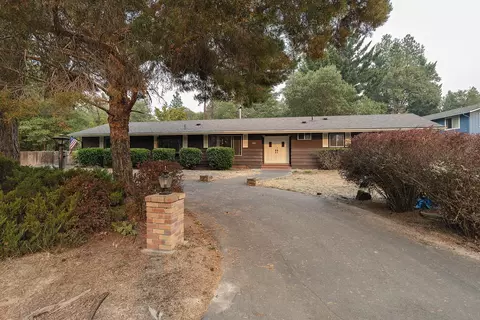 151 Verna Ln, Grants Pass, OR 97527