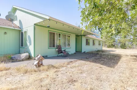 843 Sleepy Hollow Loop, Grants Pass, OR 97527