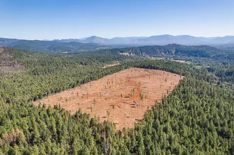 W Pickett Creek Road, Grants Pass, OR 97527