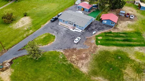 3110 NE Walnut Dr, Redmond, OR 97756