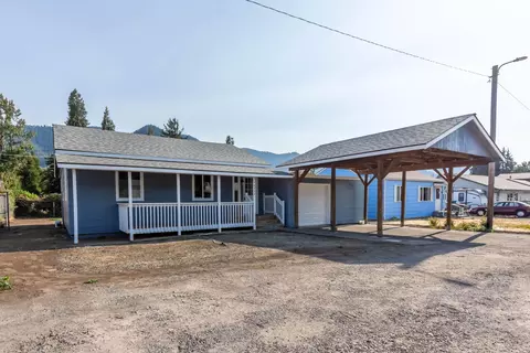 48452 Jasper Dr, Oakridge, OR 97463