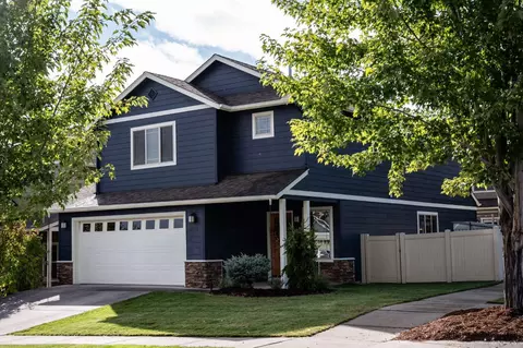 633 SE Glengarry Pl, Bend, OR 97702