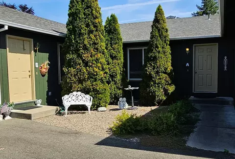1232 W Harbeck Rd, Grants Pass, OR 97527