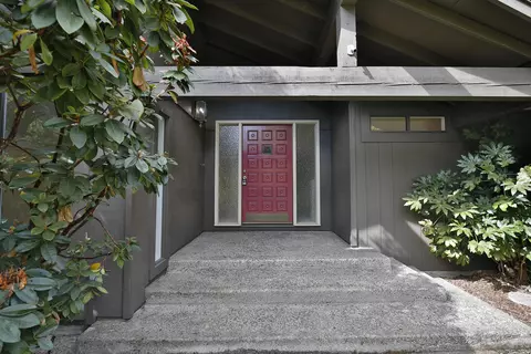 233 Kensington Sq, Medford, OR 97504