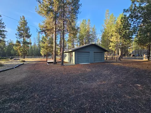 15850 Lava Dr, La Pine, OR 97739