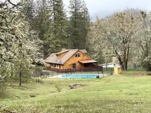 17175 Ramsey Rd, White City, OR 97503