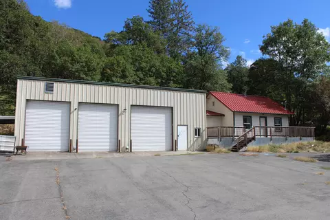 5284 N River Rd, Gold Hill, OR 97525