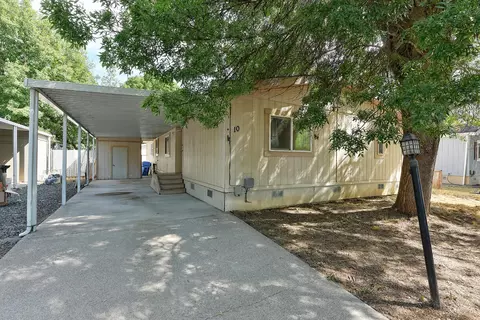 633 E Archwood Dr UNIT 10, Eagle Point, OR 97524