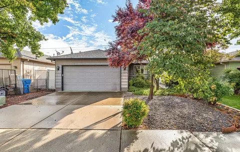 404 Canyon Way, Eagle Point, OR 97524