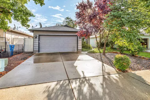 404 Canyon Way, Eagle Point, OR 97524 photo 2
