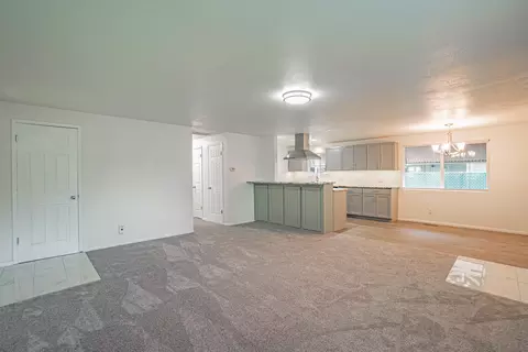 393 Elm Way, Eagle Point, OR 97524 photo 6