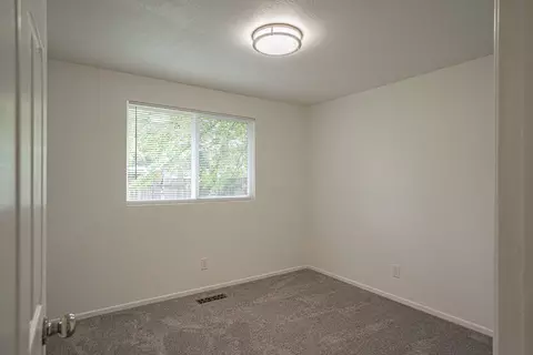 393 Elm Way, Eagle Point, OR 97524 photo 18