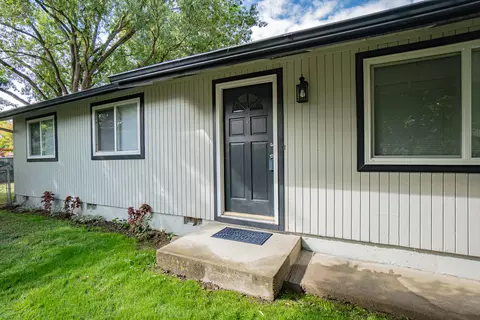 393 Elm Way, Eagle Point, OR 97524 photo 4