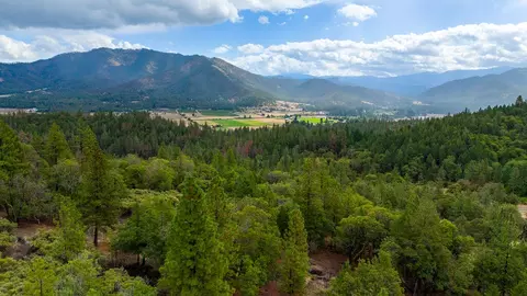 1080 Cantrall Rd, Jacksonville, OR 97530