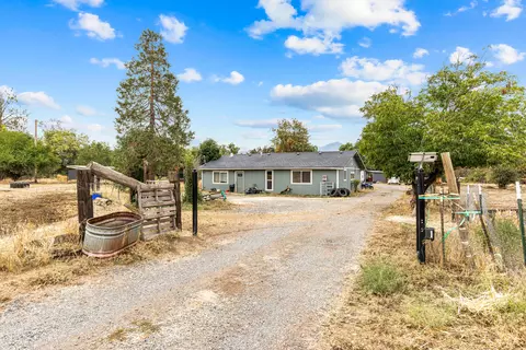 11599 Blackwell Rd, Central Point, OR 97502