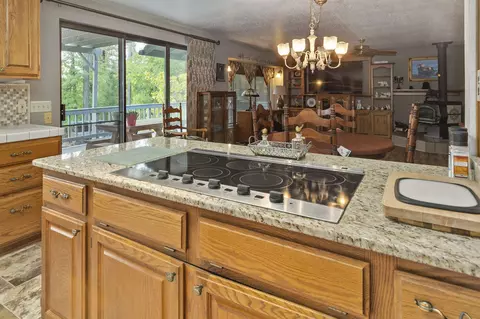 386 Greentree Loop, Grants Pass, OR 97527 photo 6