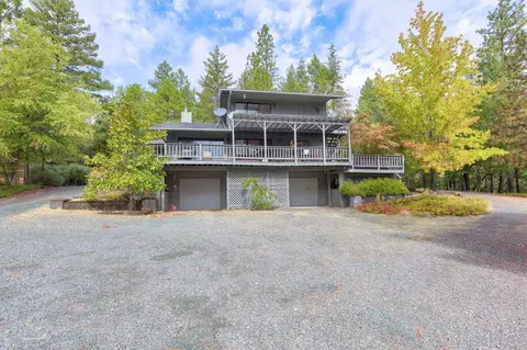 386 Greentree Loop, Grants Pass, OR 97527