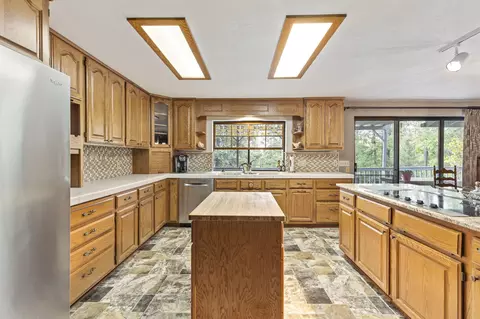 386 Greentree Loop, Grants Pass, OR 97527 photo 5