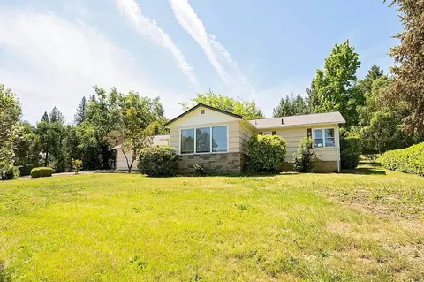 6565 Pioneer Rd, Medford, OR 97501