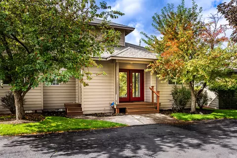 981 Golden Pheasant Dr, Redmond, OR 97756