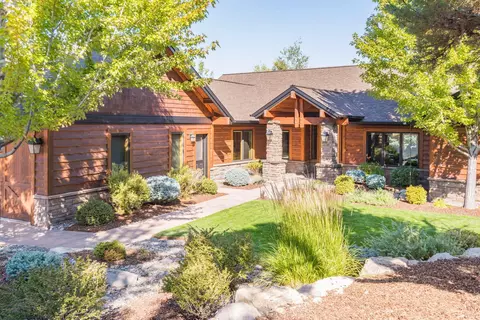 10601 Ironstone Ct, Redmond, OR 97756