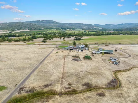 253 Meridian Rd, Eagle Point, OR 97524 photo 8