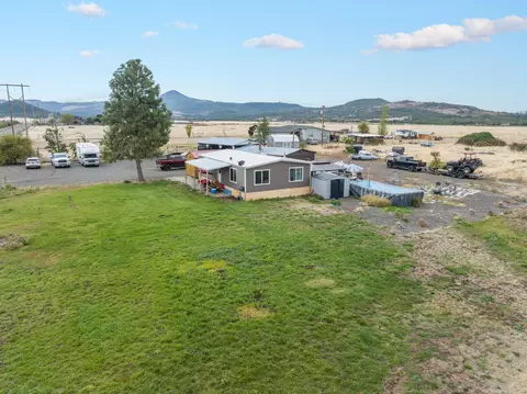 253 Meridian Rd, Eagle Point, OR 97524 photo 3