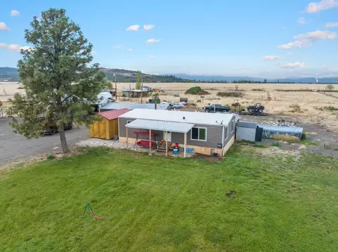 253 Meridian Rd, Eagle Point, OR 97524