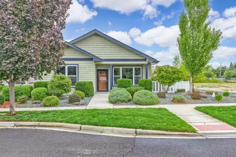 1080 Boulder Ridge St, Central Point, OR 97502