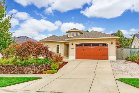 3783 Calle Vista Dr, Medford, OR 97504