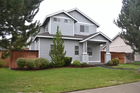 1326 NW 19th St, Redmond, OR 97756