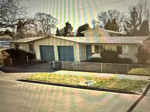 403 W 12th St, Medford, OR 97501