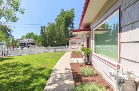 918 SE Rose Pl, Grants Pass, OR 97526