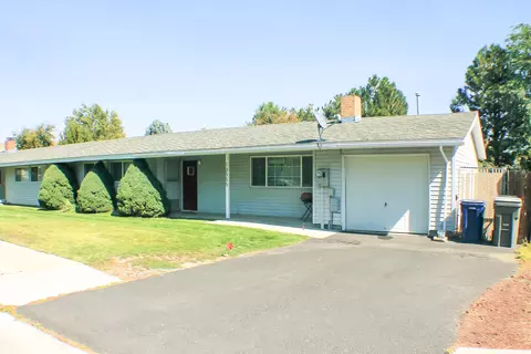 10555 Wright Ave, Klamath Falls, OR 97603 photo 2